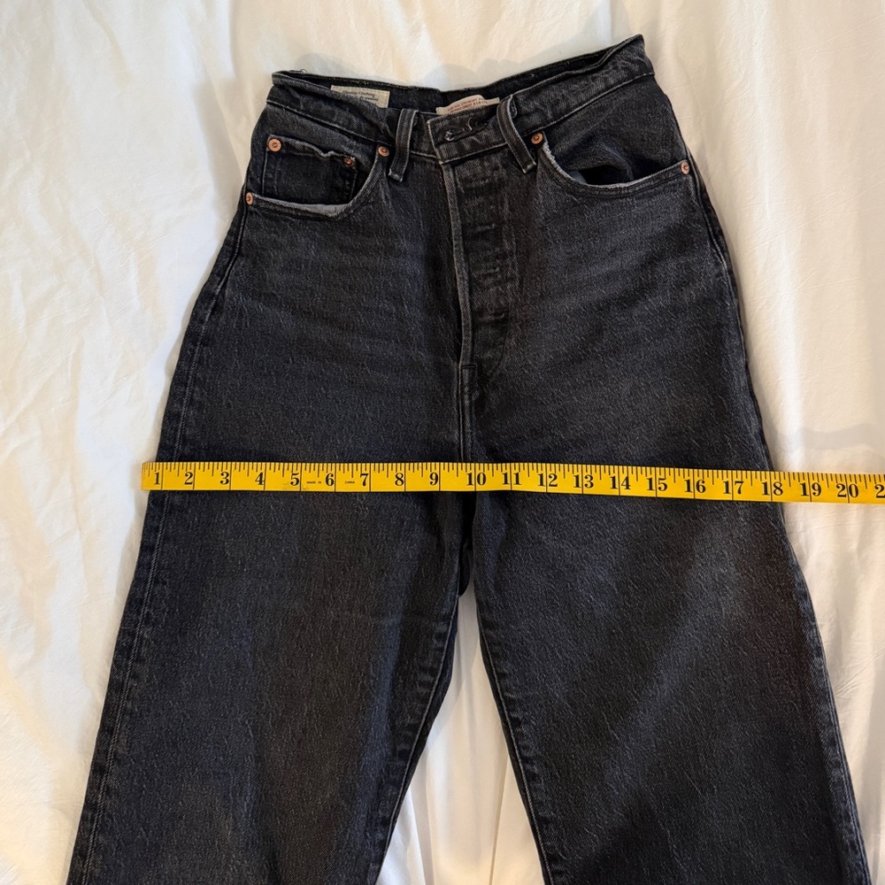 Levi’s Ribcage Jeans - Picture 8 of 8